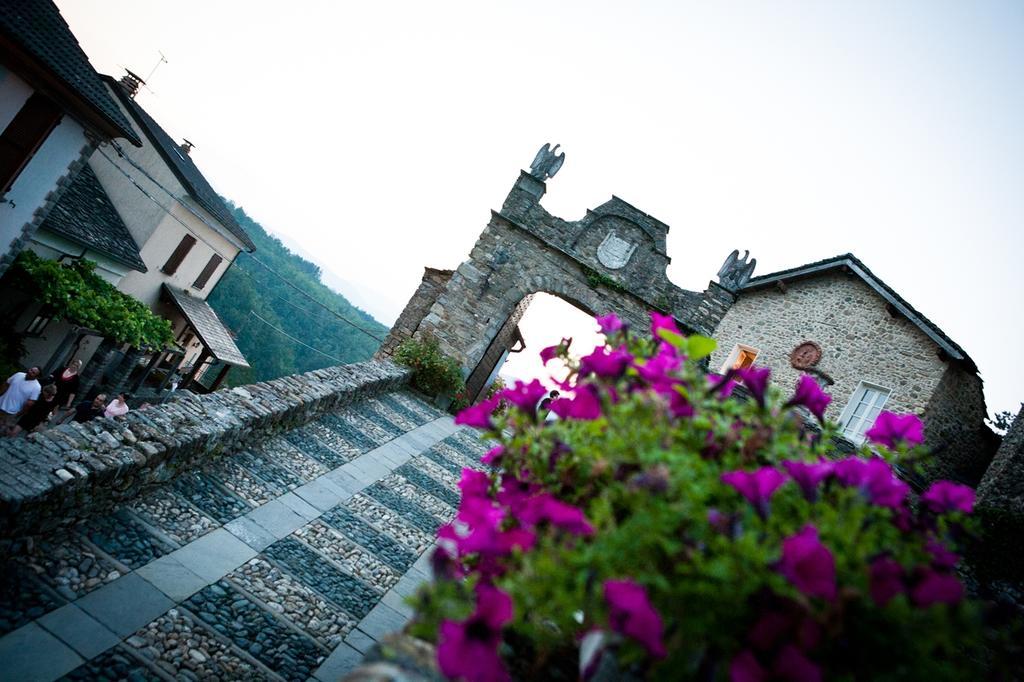 Castello Di Compiano Hotel Relais Museum Exterior photo