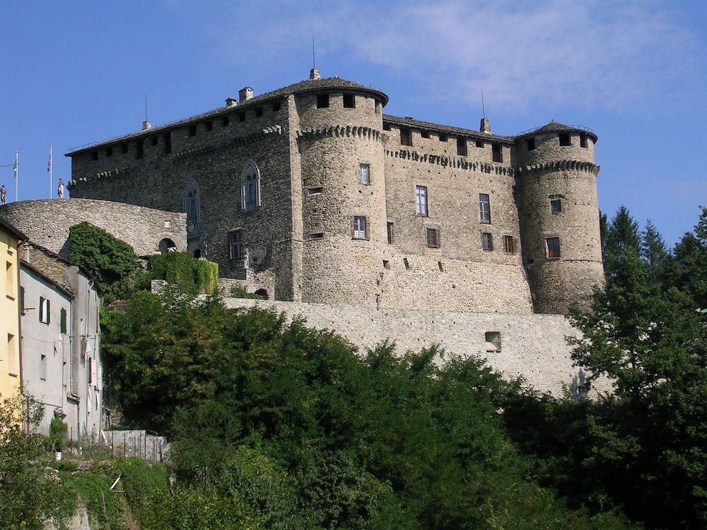 Castello Di Compiano Hotel Relais Museum Exterior photo