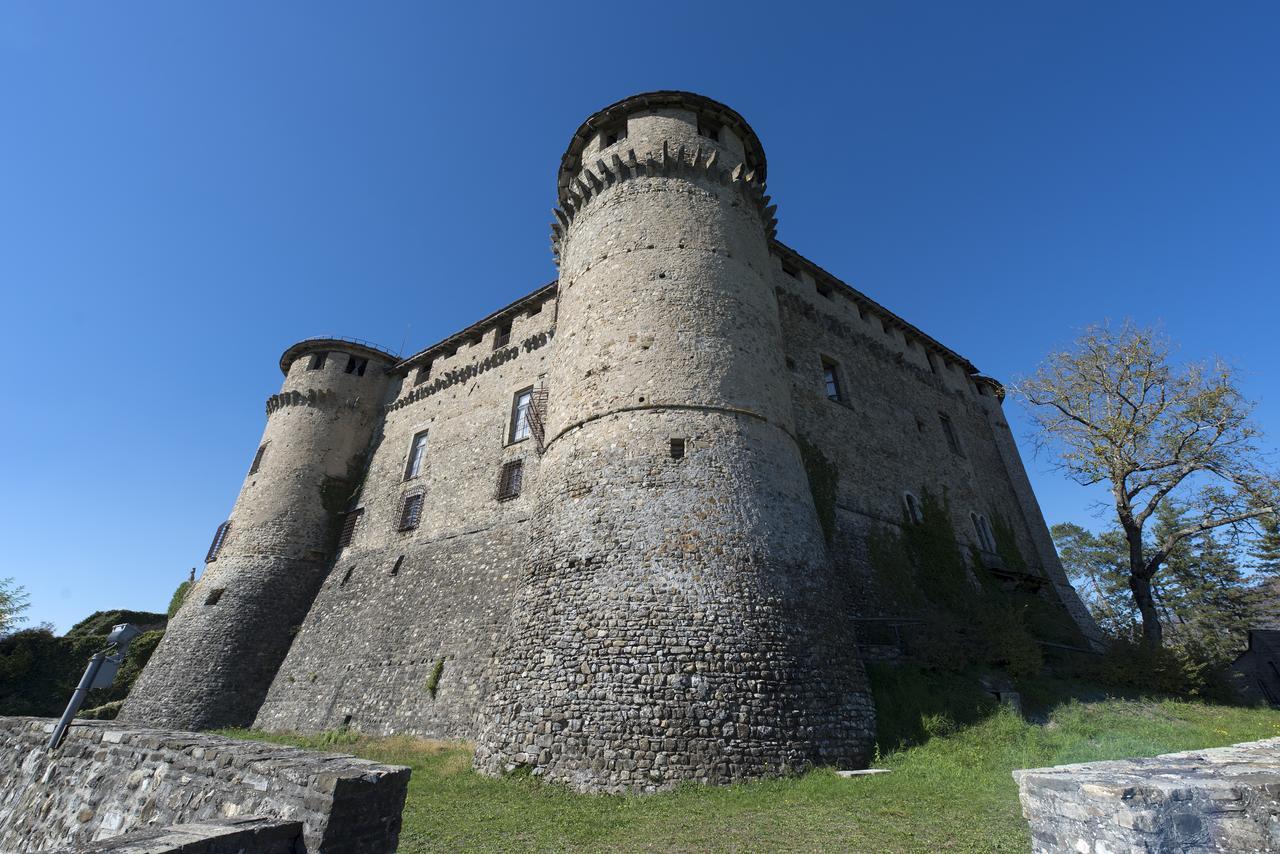 Castello Di Compiano Hotel Relais Museum Exterior photo